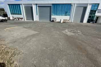 1000m2 warehouse with decent yard