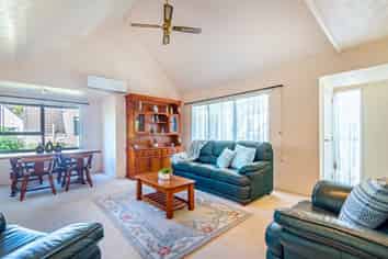 2/3 Killarney Avenue, Torbay