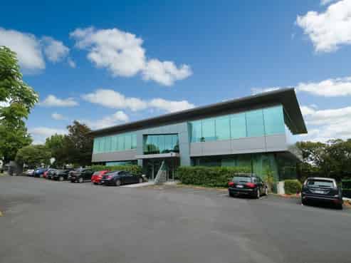 Immaculate ground floor office