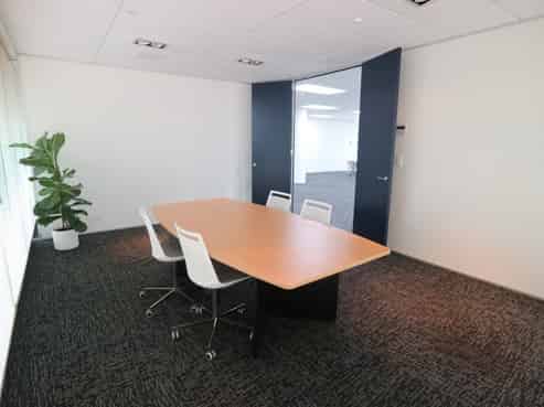 Immaculate ground floor office