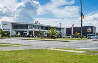 Retail space available on Central Park Drive