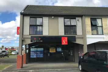 Excellent Cornersite for Restaurant/Retailer