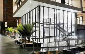 Excellent recently developed Albany space