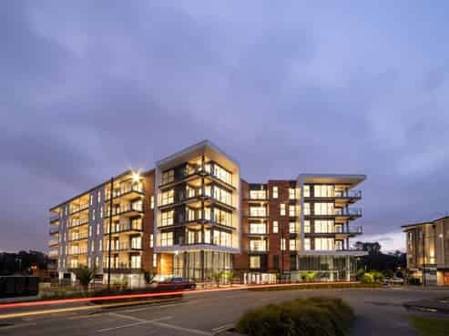 Excellent recently developed Albany space