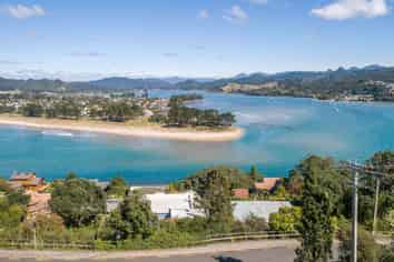 1b Motuhoa Road, Tairua