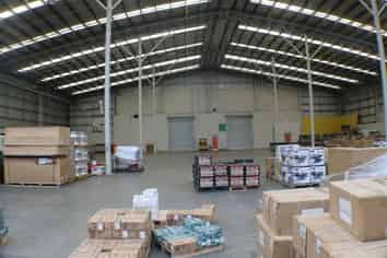 Large Highbay warehouse & secure yard