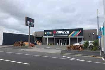 Inner city warehouse / showroom