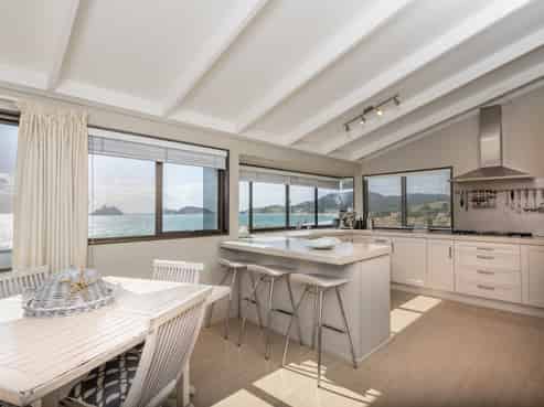 14 Logan Nicks Place, Oakura Coast