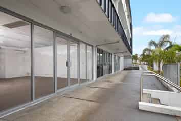 Last retail unit - The Link