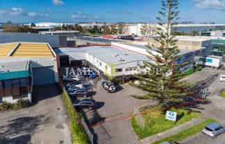 Standalone Airport Oaks | Available Now