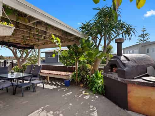 18 Ocean View Road, Coastlands