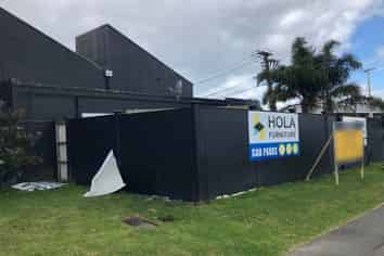 Showroom/Industrial space with huge profile