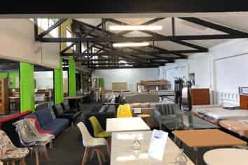 Showroom/Industrial space with huge profile