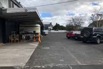 Showroom/Industrial space with huge profile