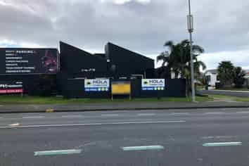 Showroom/Industrial space with huge profile