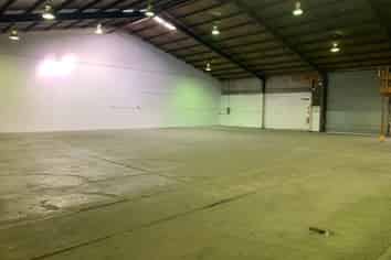 Affordable Warehouse on Rosebank Rd!