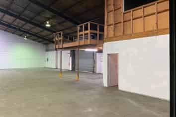Affordable Warehouse on Rosebank Rd!