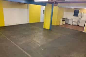 Affordable Warehouse on Rosebank Rd!