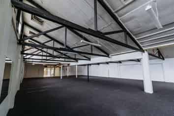 High Pro?le Showroom/Warehouse with 32 car parks!