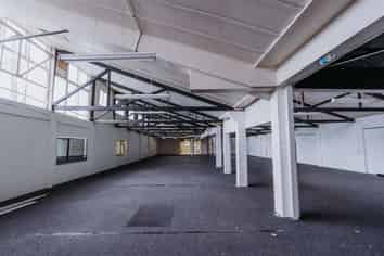 High Pro?le Showroom/Warehouse with 32 car parks!