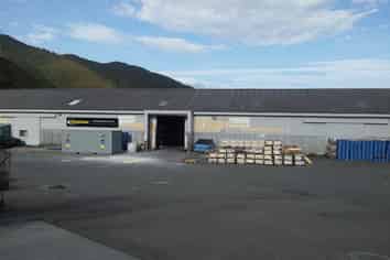 Big Clean and Cheap as there is Gracefield/Seaview