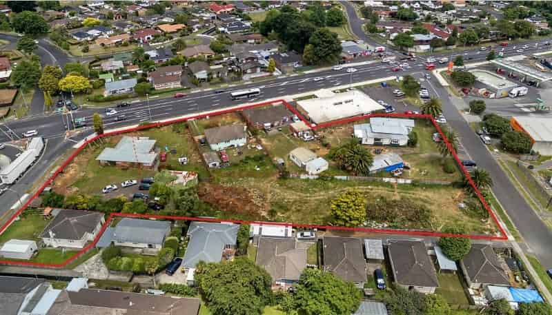 A4 Takanini Gateway, Takanini