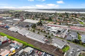 BRAND NEW RETAIL UNIT - ROAD FACING DEVELOPMENT