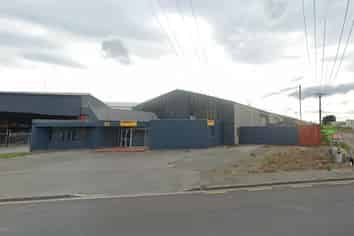 Large Affordable Warehouse Close to Port