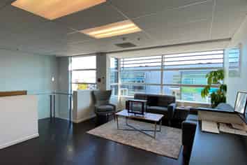 225m2* Modern Office in Middleton