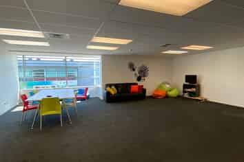 225m2* Modern Office in Middleton