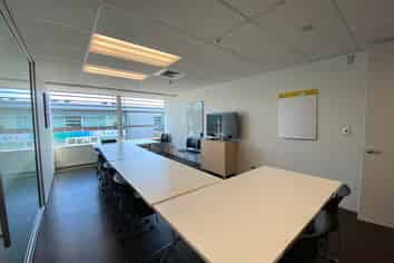 225m2* Modern Office in Middleton