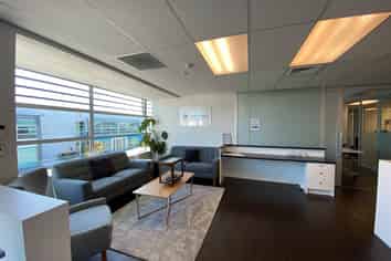 225m2* Modern Office in Middleton