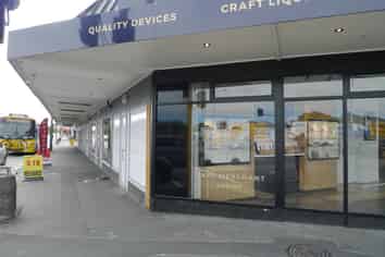 64m2* Retail with profile in Linwood
