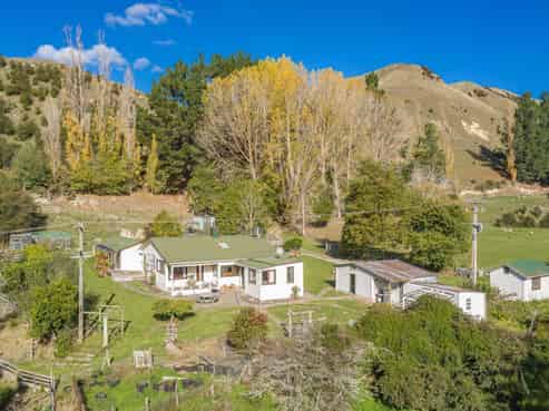 377 Parihauhau Road, Parikino