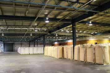 Warehouse 3,100 m2 approx