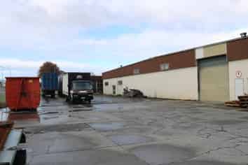Warehouse 3,100 m2 approx
