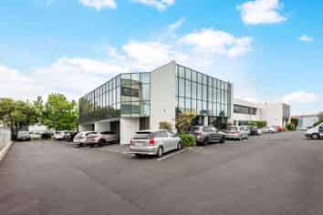 383M² OFFICE WITH PARKING