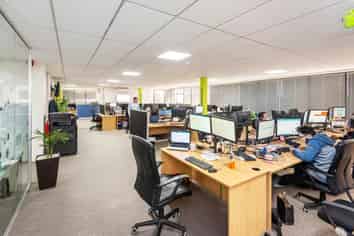 383M² OFFICE WITH PARKING