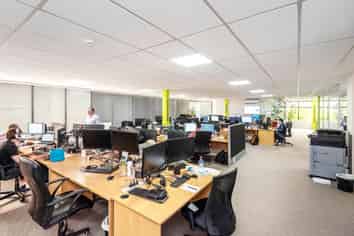 383M² OFFICE WITH PARKING