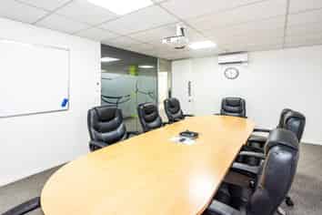 383M² OFFICE WITH PARKING