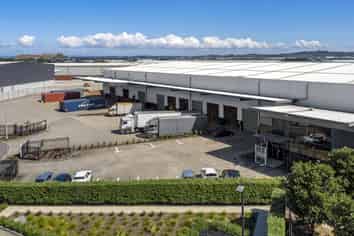 Racked distribution facility