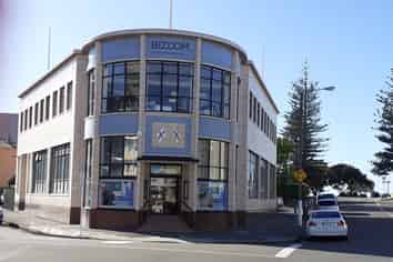 Corner Beauty on Byron