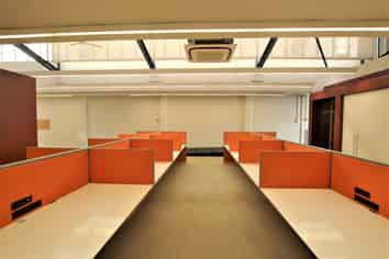 PERFECTLY POSITIONED OFFICE / WAREHOUSE