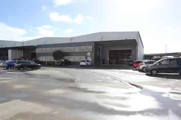 CBRE: Modern High Stud Industrial Unit