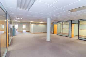 Dual-access central city office space