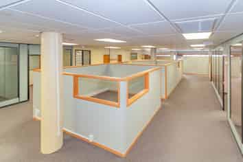 Dual-access central city office space