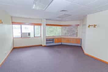 Dual-access central city office space