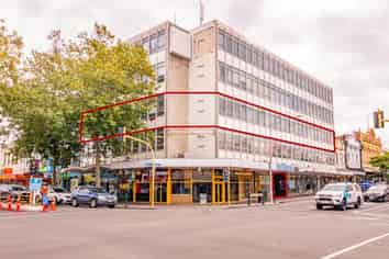 Second level office space in city center 