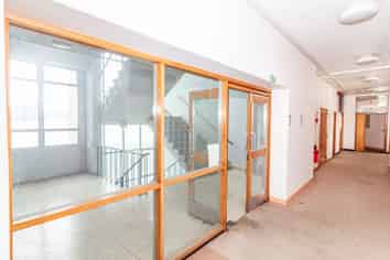 Second level office space in city center 