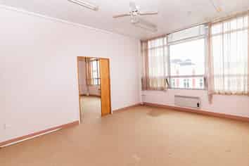 Second level office space in city center 